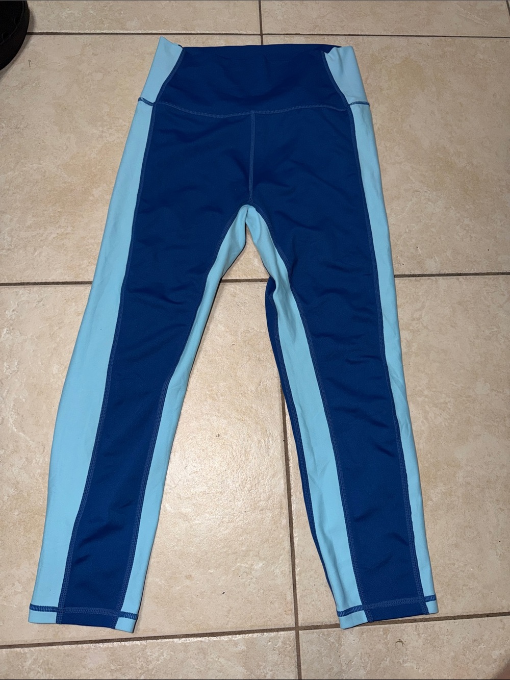 Wilo Blue Contrast Colorblock Cobalt Blue Capri Leggings